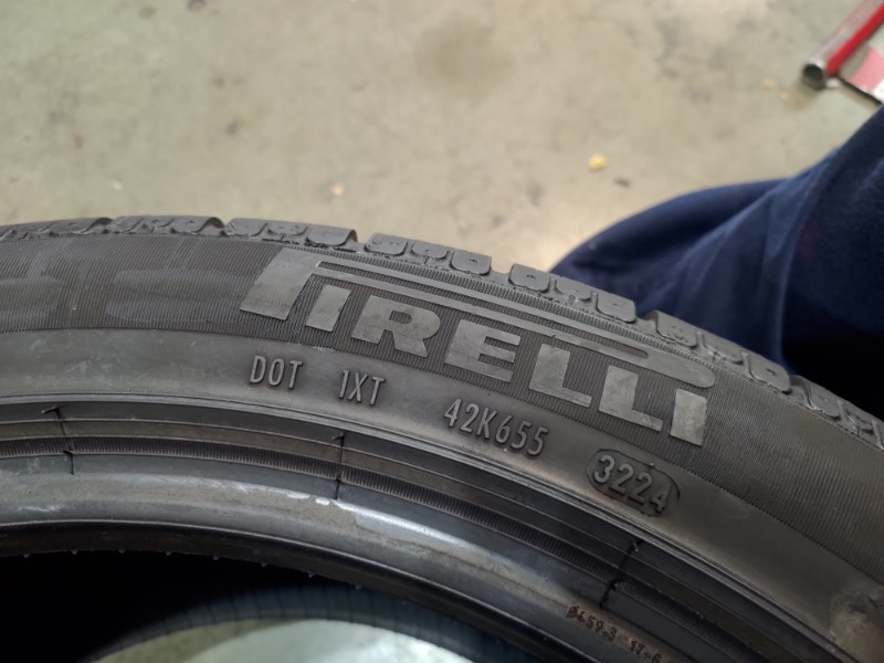 2 Gomme usate 255 40 18 Pneumatici Invernali PIRELLI 2 Gomme usate 255 40 18 Pneumatici Invernali PIRELLI