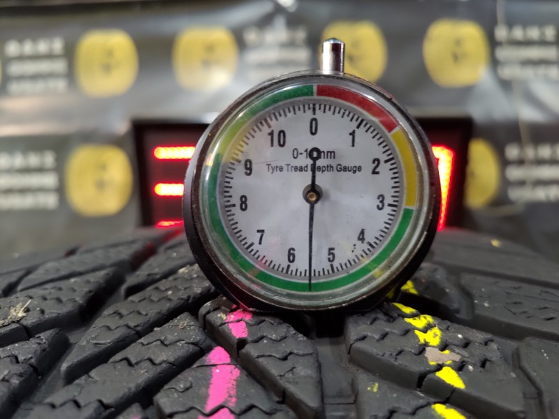 1 Gomma usata 245 45 20 Pneumatici Invernali BRIDGESTONE 1 Gomma usata 245 45 20 Pneumatici Invernali BRIDGESTONE