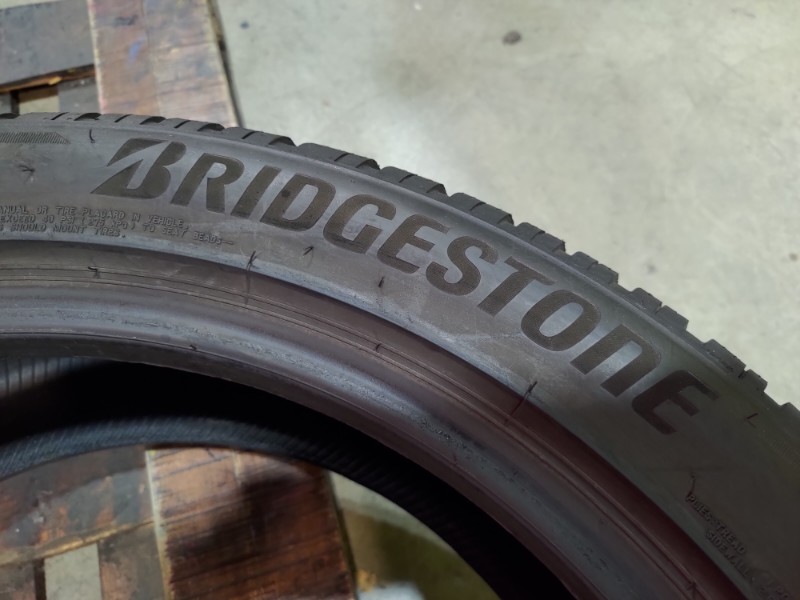 1 Gomma usata 245 45 20 Pneumatici Invernali BRIDGESTONE 1 Gomma usata 245 45 20 Pneumatici Invernali BRIDGESTONE