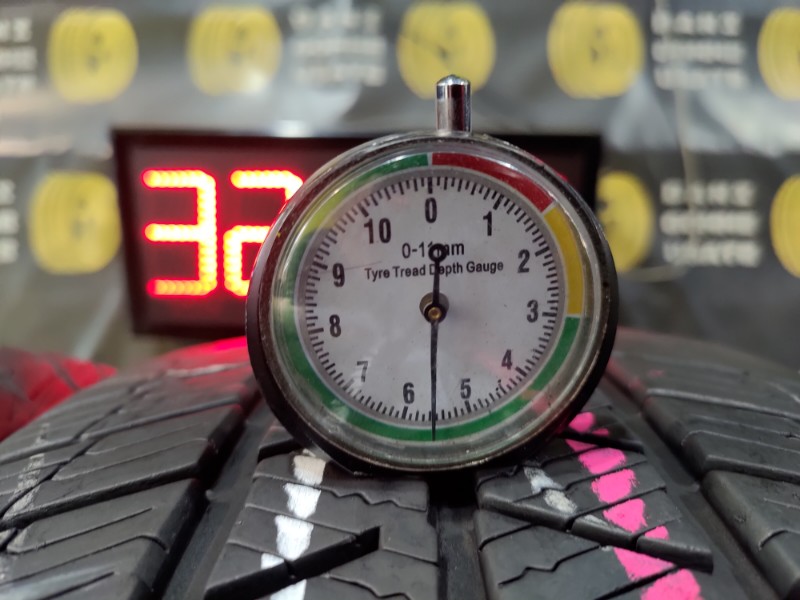 2 Gomme usate 215 60 17 Pneumatici Invernali BARUM 2 Gomme usate 215 60 17 Pneumatici Invernali BARUM