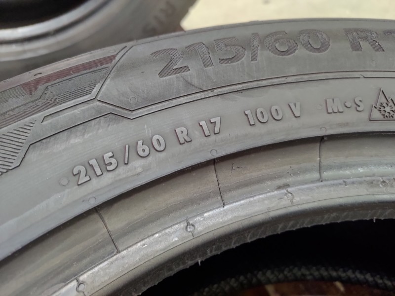 2 Gomme usate 215 60 17 Pneumatici Invernali BARUM 2 Gomme usate 215 60 17 Pneumatici Invernali BARUM