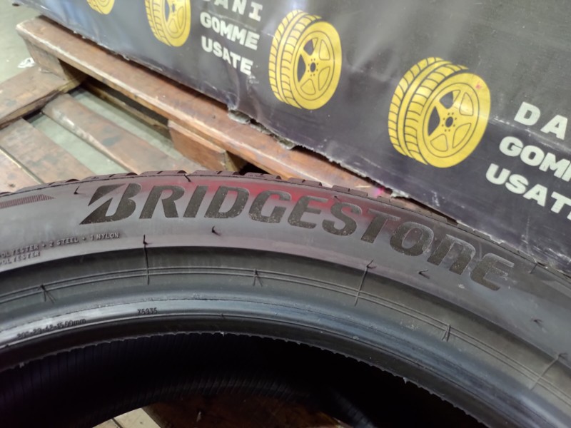 1 Gomma usata 275 40 20 Pneumatici Invernali BRIDGESTONE 1 Gomma usata 275 40 20 Pneumatici Invernali BRIDGESTONE