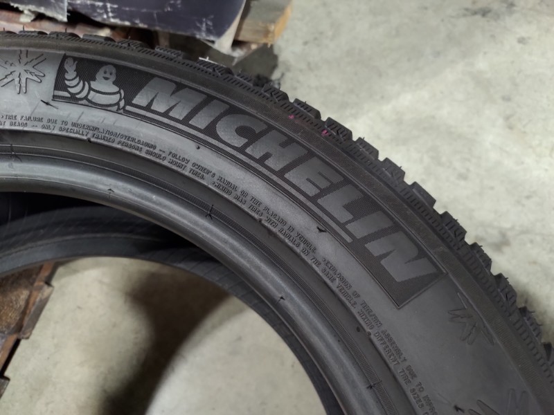 4 Gomme usate 215 55 17 Pneumatici Invernali MICHELIN 4 Gomme usate 215 55 17 Pneumatici Invernali MICHELIN
