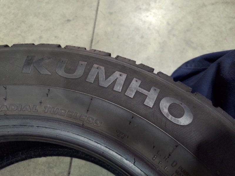 4 Gomme usate 215 65 16 C Pneumatici Invernali KUMHO 4 Gomme usate 215 65 16 C Pneumatici Invernali KUMHO