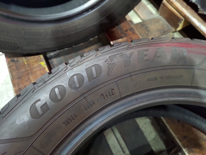 2 Gomme usate 225 60 18 Pneumatici Invernali GOODYEAR 2 Gomme usate 225 60 18 Pneumatici Invernali GOODYEAR