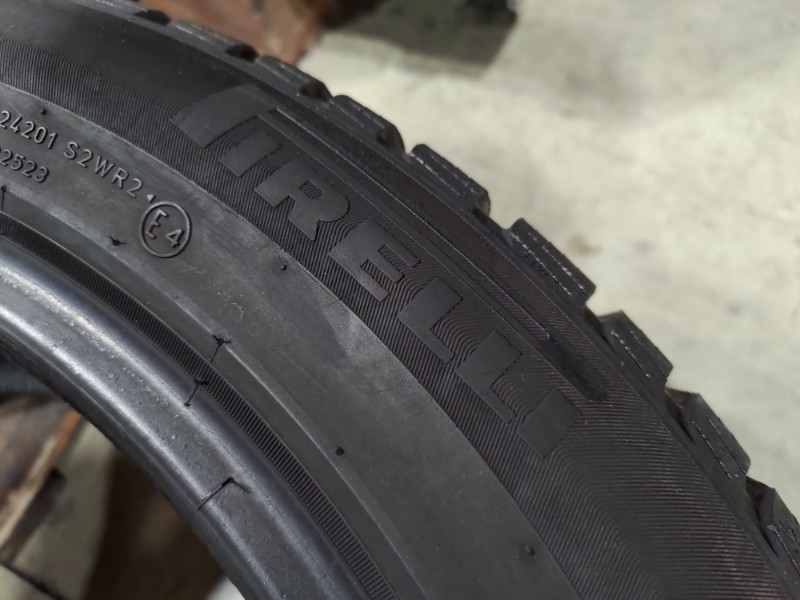 4 Gomme usate 215 55 17 Pneumatici Invernali PIRELLI 4 Gomme usate 215 55 17 Pneumatici Invernali PIRELLI
