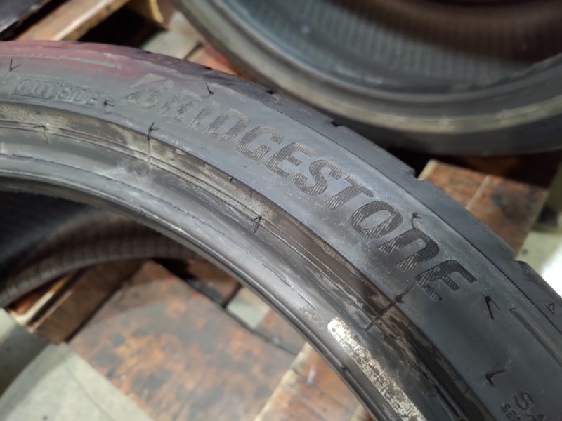 4 Gomme usate 235 35 19 Pneumatici Estivi BRIDGESTONE 4 Gomme usate 235 35 19 Pneumatici Estivi BRIDGESTONE
