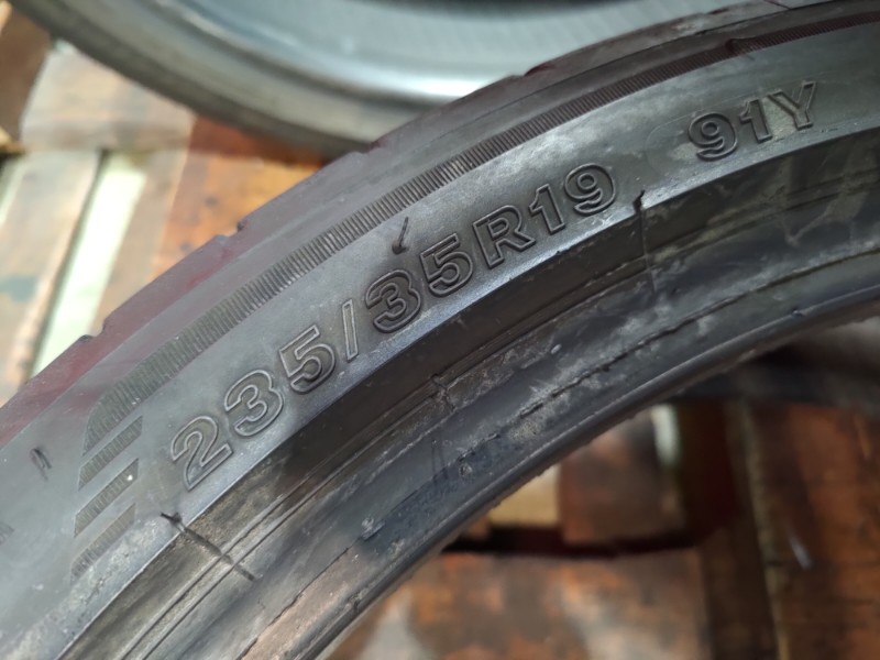 4 Gomme usate 235 35 19 Pneumatici Estivi BRIDGESTONE 4 Gomme usate 235 35 19 Pneumatici Estivi BRIDGESTONE