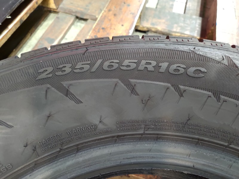 4 Gomme usate 235 65 16 C Pneumatici Invernali NEXEN 4 Gomme usate 235 65 16 C Pneumatici Invernali NEXEN
