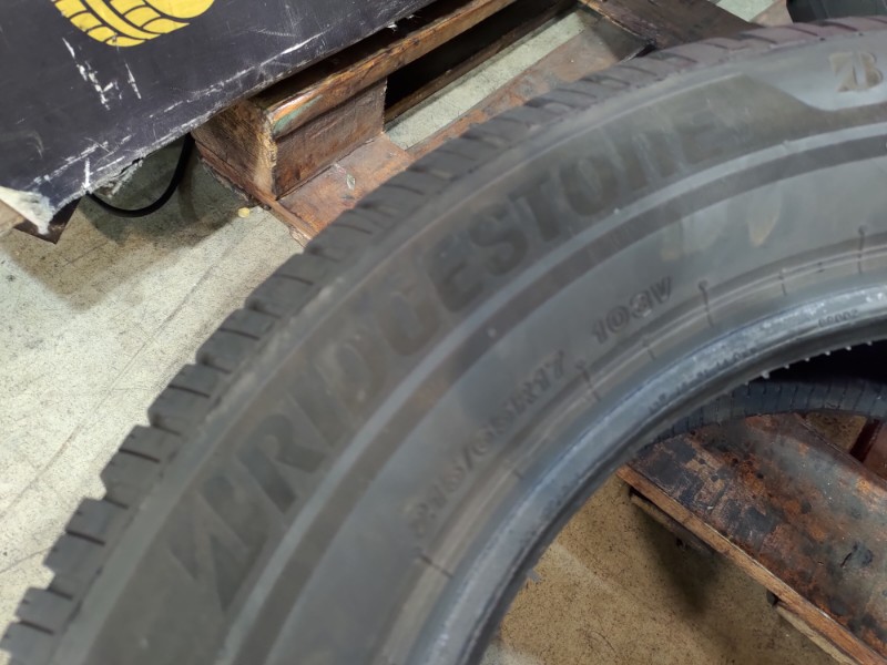 4 Gomme usate 215 65 17 Pneumatici Invernali BRIDGESTONE 4 Gomme usate 215 65 17 Pneumatici Invernali BRIDGESTONE