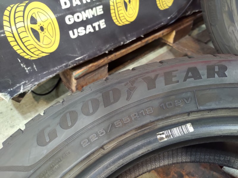 4 Gomme usate 225 55 18 Pneumatici Invernali GOODYEAR 4 Gomme usate 225 55 18 Pneumatici Invernali GOODYEAR
