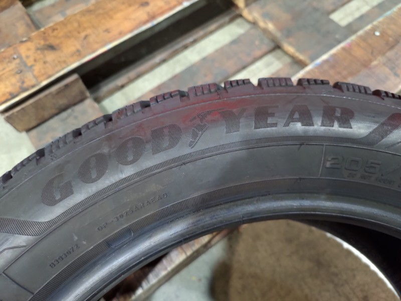 2 Gomme usate 205 55 16 Pneumatici Invernali GOODYEAR 2 Gomme usate 205 55 16 Pneumatici Invernali GOODYEAR