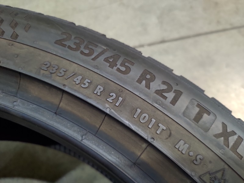 2 Gomme usate 235 45 21 e 2 Gomme usate 255 40 21 Pneumatici Invernali CONTINENTAL 2 Gomme usate 235 45 21 e 2 Gomme usate 255 40 21 Pneumatici Invernali CONTINENTAL