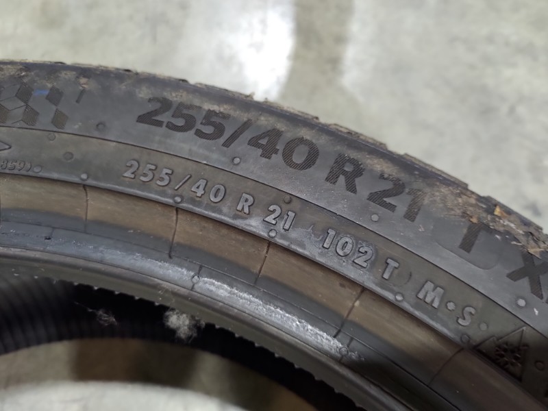 2 Gomme usate 235 45 21 e 2 Gomme usate 255 40 21 Pneumatici Invernali CONTINENTAL 2 Gomme usate 235 45 21 e 2 Gomme usate 255 40 21 Pneumatici Invernali CONTINENTAL