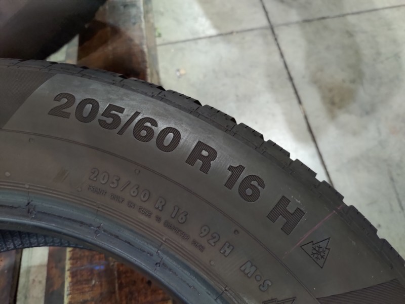 2 Gomme usate 205 60 16 Pneumatici Invernali CONTINENTAL 2 Gomme usate 205 60 16 Pneumatici Invernali CONTINENTAL