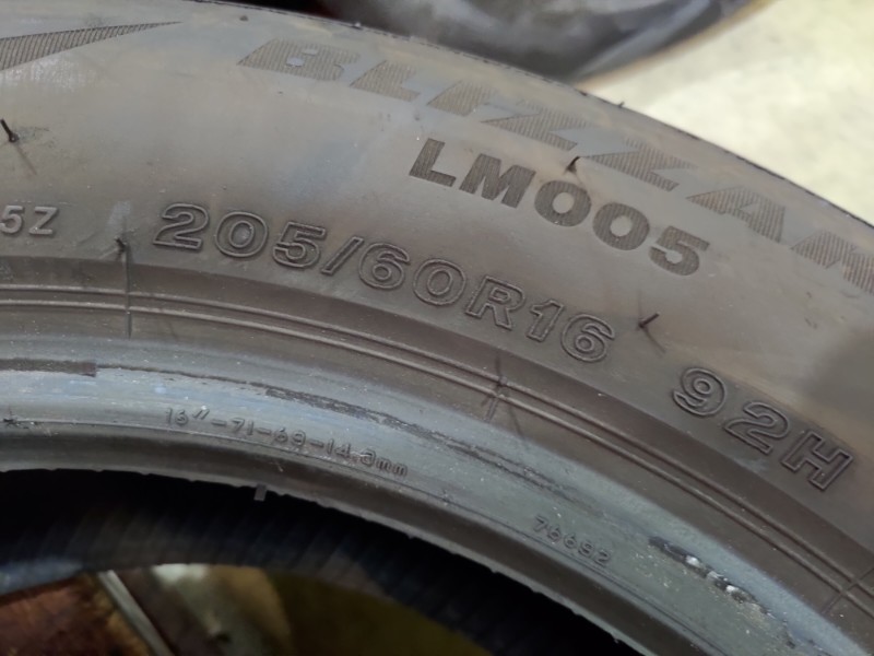 2 Gomme usate 205 60 16 Pneumatici Invernali BRIDGESTONE 2 Gomme usate 205 60 16 Pneumatici Invernali BRIDGESTONE