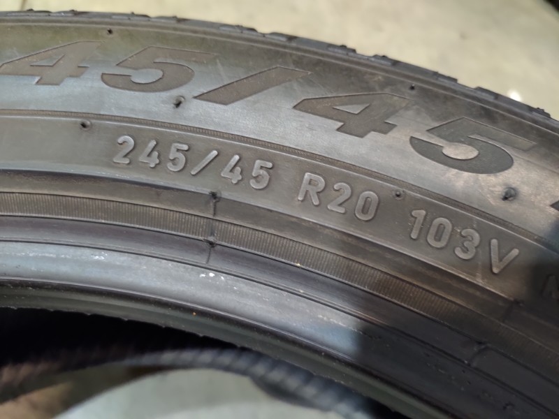 2 Gomme usate 245 45 20 e 2 Gomme usate 275 40 20 Pneumatici Invernali PIRELLI 2 Gomme usate 245 45 20 e 2 Gomme usate 275 40 20 Pneumatici Invernali PIRELLI
