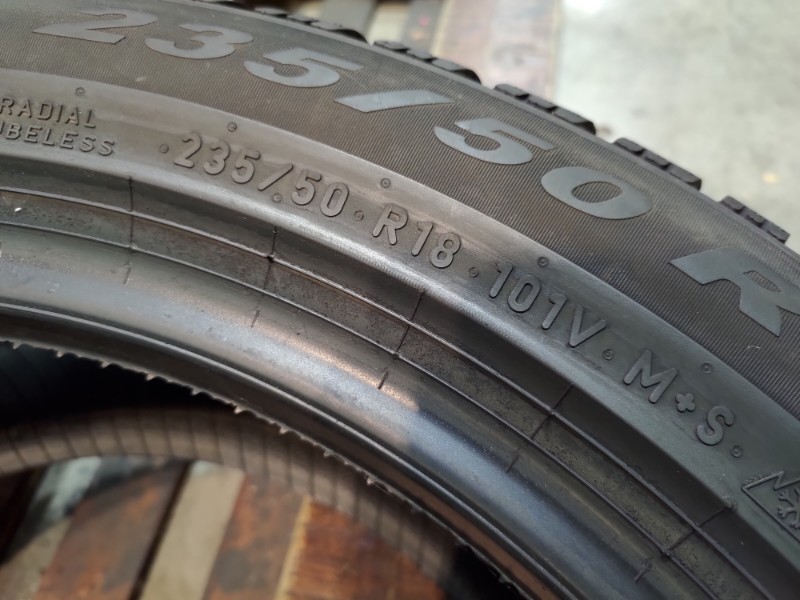2 Gomme usate 235 50 18 Pneumatici Invernali PIRELLI 2 Gomme usate 235 50 18 Pneumatici Invernali PIRELLI