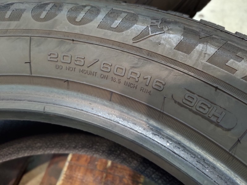 4 Gomme usate 205 60 16 Pneumatici Invernali GOODYEAR 4 Gomme usate 205 60 16 Pneumatici Invernali GOODYEAR