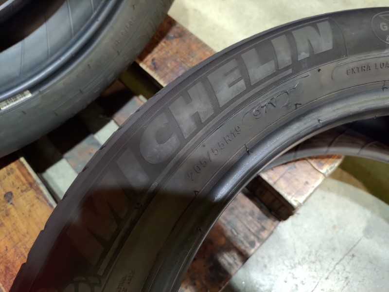 4 Gomme usate 205 55 19 Pneumatici Estivi MICHELIN 4 Gomme usate 205 55 19 Pneumatici Estivi MICHELIN