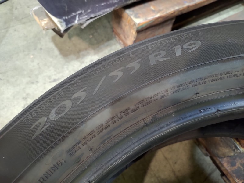 4 Gomme usate 205 55 19 Pneumatici Estivi MICHELIN 4 Gomme usate 205 55 19 Pneumatici Estivi MICHELIN