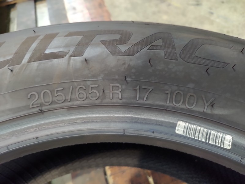 2 Gomme usate 205 65 17 Pneumatici Estivi VREDESTEIN 2 Gomme usate 205 65 17 Pneumatici Estivi VREDESTEIN