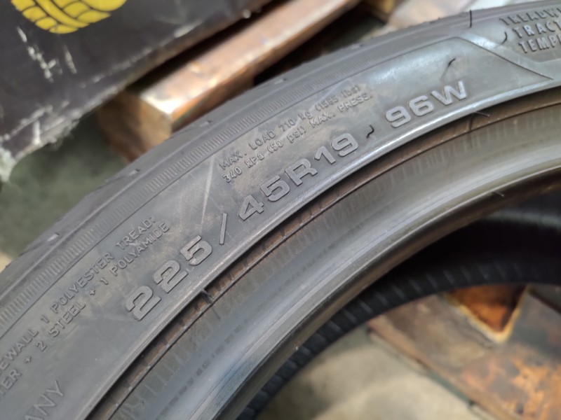 4 Gomme nuove 225 45 19 Pneumatici Estivi GOODYEAR 4 Gomme nuove 225 45 19 Pneumatici Estivi GOODYEAR
