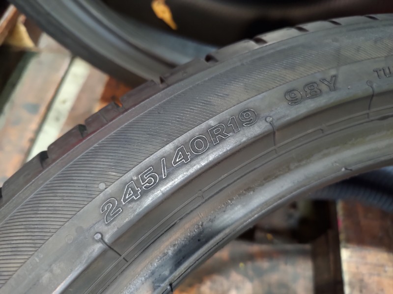 4 Gomme usate 245 40 19 Pneumatici Estivi BRIDGESTONE 4 Gomme usate 245 40 19 Pneumatici Estivi BRIDGESTONE