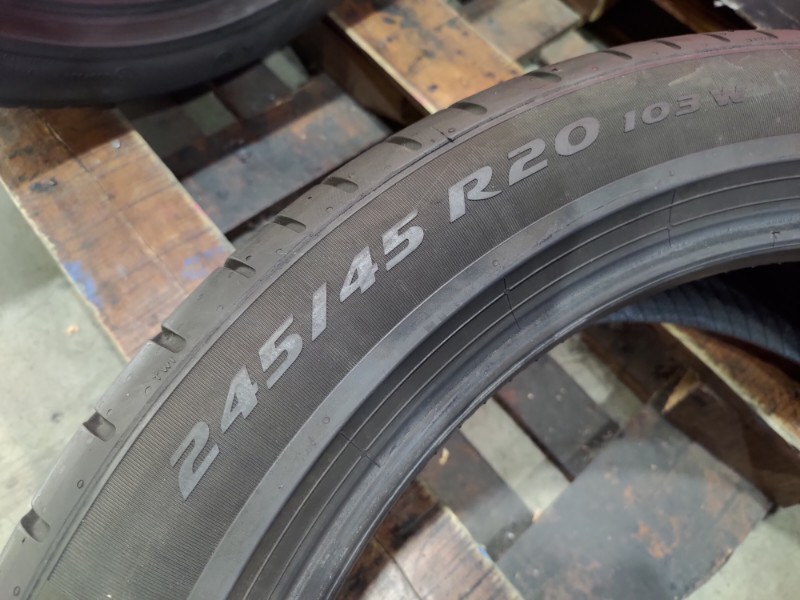 2 Gomme usate 245 45 20 e 2 Gomme usate 275 40 20 RUN FLAT Pneumatici Estivi PIRELLI 2 Gomme usate 245 45 20 e 2 Gomme usate 275 40 20 RUN FLAT Pneumatici Estivi PIRELLI