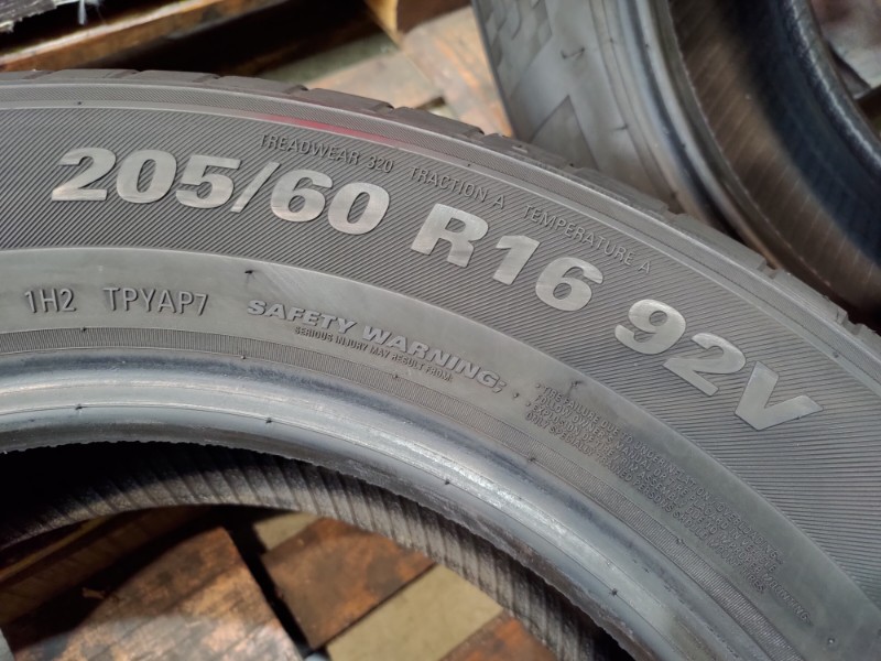 4 Gomme usate 205 60 16 Pneumatici Estivi KUMHO 4 Gomme usate 205 60 16 Pneumatici Estivi KUMHO