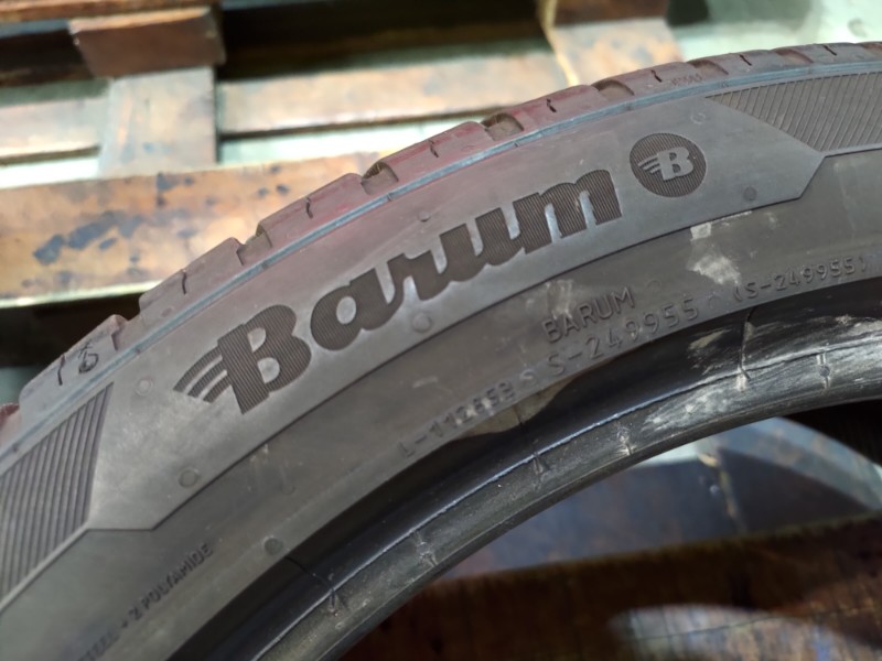 2 Gomme usate 245 40 18 e 2 Gomme usate 225 45 18 Pneumatici Estivi BARUM 2 Gomme usate 245 40 18 e 2 Gomme usate 225 45 18 Pneumatici Estivi BARUM