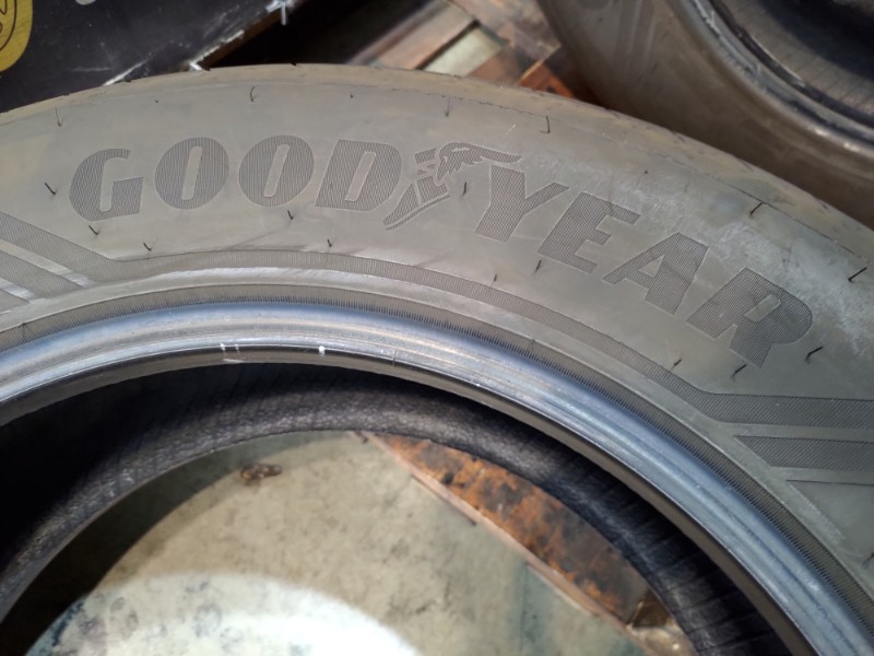 4 Gomme usate 235 60 18 Pneumatici Estivi GOODYEAR 4 Gomme usate 235 60 18 Pneumatici Estivi GOODYEAR