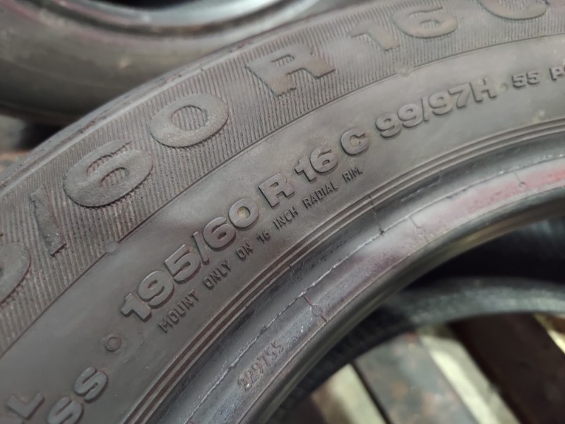2 Gomme usate 195 60 16 C Pneumatici Estivi CONTINENTAL 2 Gomme usate 195 60 16 C Pneumatici Estivi CONTINENTAL