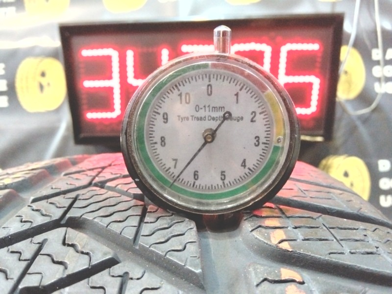 1 Gomma usata 225 40 18 Pneumatici Invernali PIRELLI 1 Gomma usata 225 40 18 Pneumatici Invernali PIRELLI