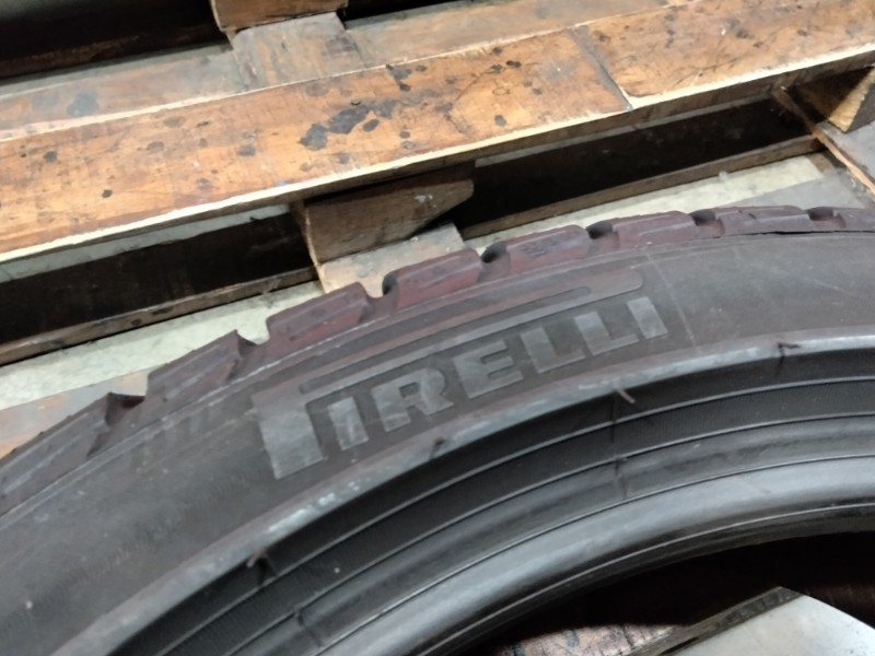 1 Gomma usata 225 40 18 Pneumatici Invernali PIRELLI 1 Gomma usata 225 40 18 Pneumatici Invernali PIRELLI