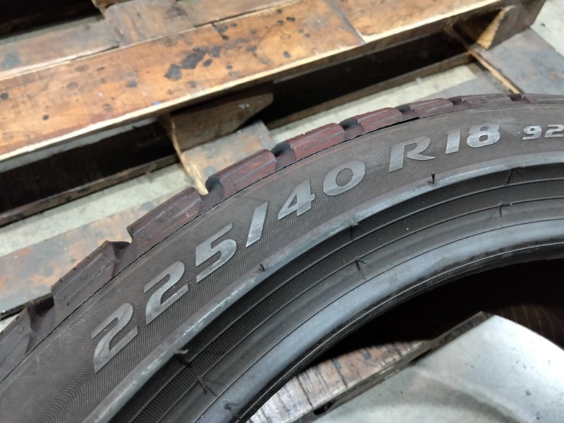 1 Gomma usata 225 40 18 Pneumatici Invernali PIRELLI 1 Gomma usata 225 40 18 Pneumatici Invernali PIRELLI
