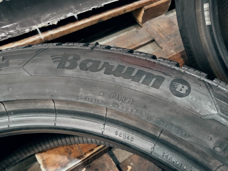 4 Gomme usate 215 50 18 Pneumatici Invernali BARUM 4 Gomme usate 215 50 18 Pneumatici Invernali BARUM