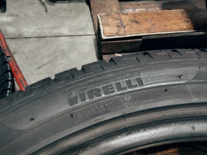 4 Gomme usate 255 40 21 Pneumatici Invernali PIRELLI 4 Gomme usate 255 40 21 Pneumatici Invernali PIRELLI