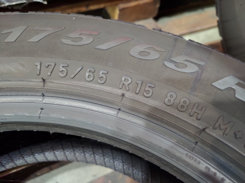 2 Gomme usate 175 65 15 Pneumatici Invernali PIRELLI 2 Gomme usate 175 65 15 Pneumatici Invernali PIRELLI