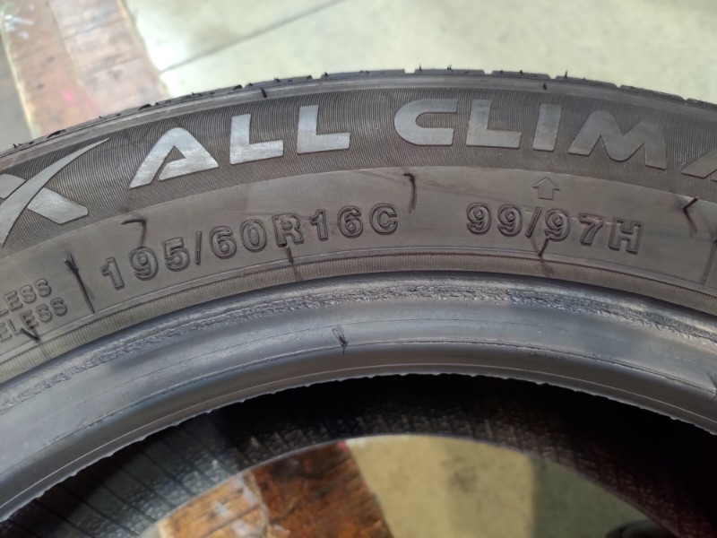 2 Gomme usate 195 60 16 C Pneumatici 4 Stagioni TOURADOR 2 Gomme usate 195 60 16 C Pneumatici 4 Stagioni TOURADOR