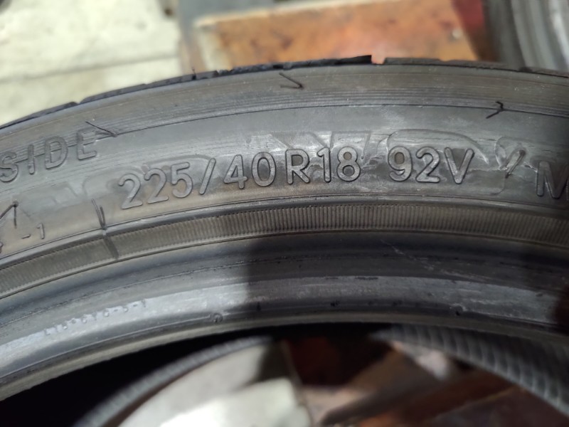 2 Gomme usate 225 40 18 e 2 Gomme usate 245 35 18 Pneumatici Invernali TOYO 2 Gomme usate 225 40 18 e 2 Gomme usate 245 35 18 Pneumatici Invernali TOYO