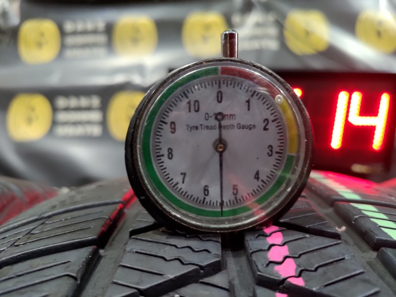 4 Gomme usate 215 55 17 Pneumatici Invernali BARUM 4 Gomme usate 215 55 17 Pneumatici Invernali BARUM