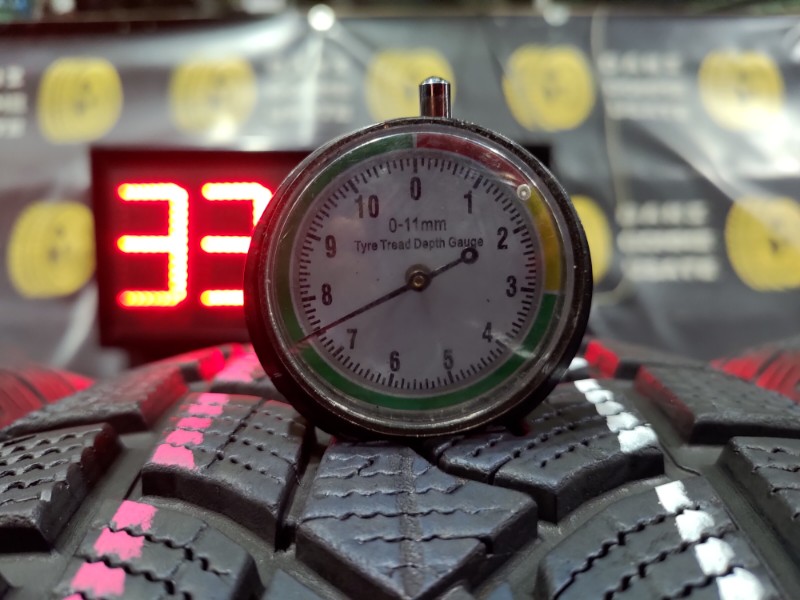 4 Gomme usate 215 60 17 Pneumatici Invernali DUNLOP 4 Gomme usate 215 60 17 Pneumatici Invernali DUNLOP
