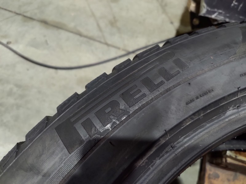 2 Gomme usate 275 45 20 e 2 Gomme usate 305 40 20 RUN FLAT Pneumatici Invernali PIRELLI 2 Gomme usate 275 45 20 e 2 Gomme usate 305 40 20 RUN FLAT Pneumatici Invernali PIRELLI