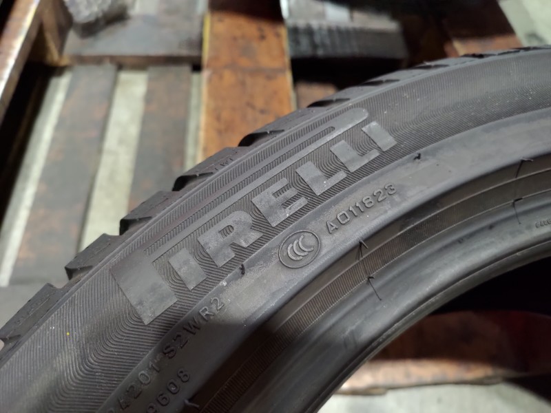 4 Gomme usate 245 45 19 Pneumatici Invernali PIRELLI 4 Gomme usate 245 45 19 Pneumatici Invernali PIRELLI