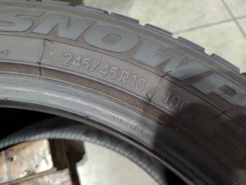 2 Gomme usate 245 45 18 Pneumatici Invernali TOYO 2 Gomme usate 245 45 18 Pneumatici Invernali TOYO