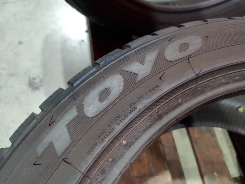 2 Gomme usate 245 45 18 Pneumatici Invernali TOYO 2 Gomme usate 245 45 18 Pneumatici Invernali TOYO