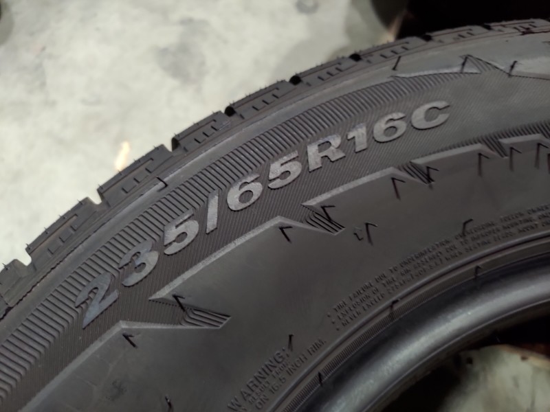 4 Gomme usate 235 65 16 C Pneumatici Invernali NEXEN 4 Gomme usate 235 65 16 C Pneumatici Invernali NEXEN