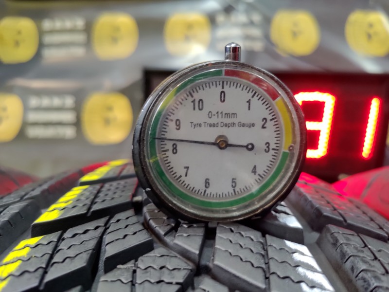 4 Gomme usate 215 65 17 Pneumatici Invernali GOODYEAR 4 Gomme usate 215 65 17 Pneumatici Invernali GOODYEAR