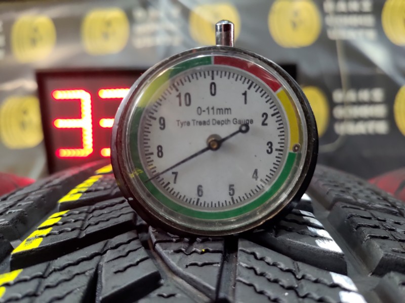 4 Gomme usate 215 65 17 Pneumatici Invernali GOODYEAR 4 Gomme usate 215 65 17 Pneumatici Invernali GOODYEAR